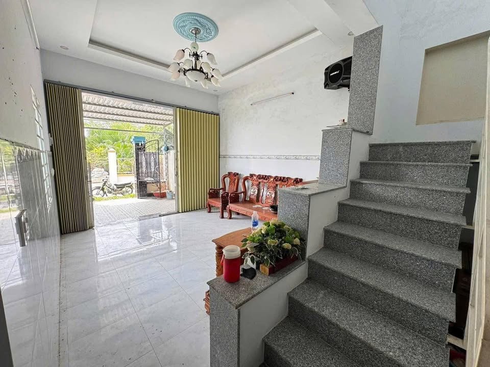 Nhà mặt tiền Đường Mạc Văn Thành, 100m² giá 1.75 tỷ - Cách chợ Long Thuận chỉ 500m!