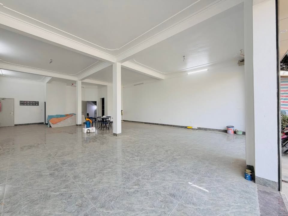 Nhà nguyên căn 2 tầng mặt bằng kinh doanh 150 Văn Minh, Hoài Đức - Full nội thất, vào ở ngay!