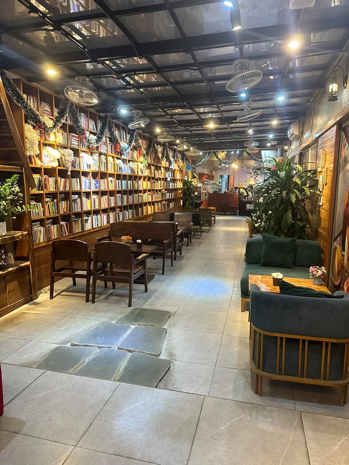 Cho thuê mặt phố Nguyễn Văn Tuyết, Đống Đa, 170m² - Không gian sân vườn hiếm có!