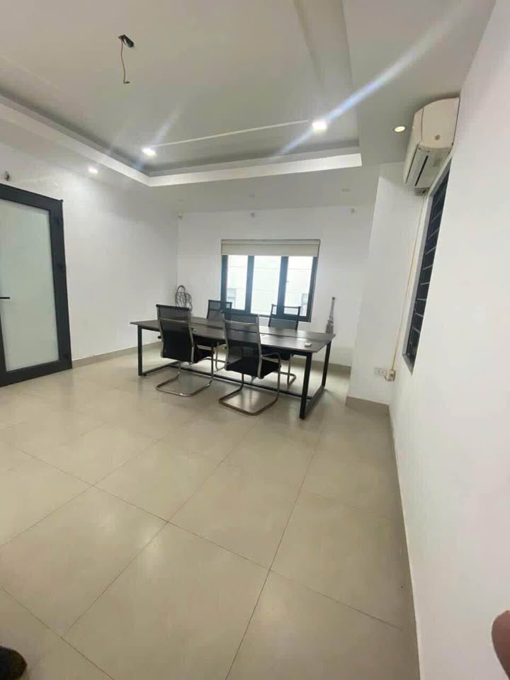 Văn phòng cho thuê 30m² tại 214 Nguyễn Xiển, Thanh Xuân - Giá chỉ 5.5 triệu!