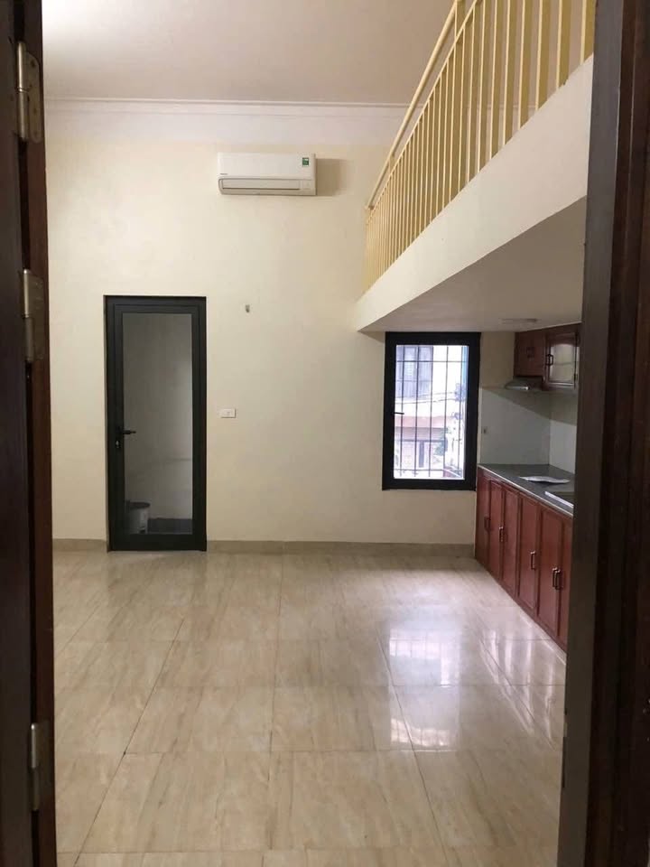 Cho thuê căn hộ khép kín 135 Bồ Đề 4 triệu - Nội thất cơ bản, nhận nhà ngay!