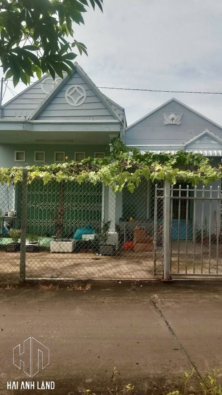 Bán đất và nhà mặt tiền Kênh Bác Hồ, Thạnh Lộc, 814m² - Giá chỉ 2 tỷ!