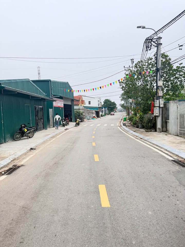 Đất tặng nhà cấp 4 tại Hồng Phong, Móng Cái 220m² giá 2 tỷ - Đầu tư sinh lời ngay!