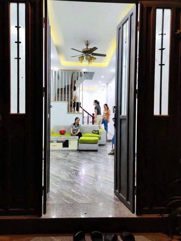 Nhà nguyên căn 4 tầng tại Thạch Bàn, 39m² chỉ 9 triệu - Gần ngõ ô tô!