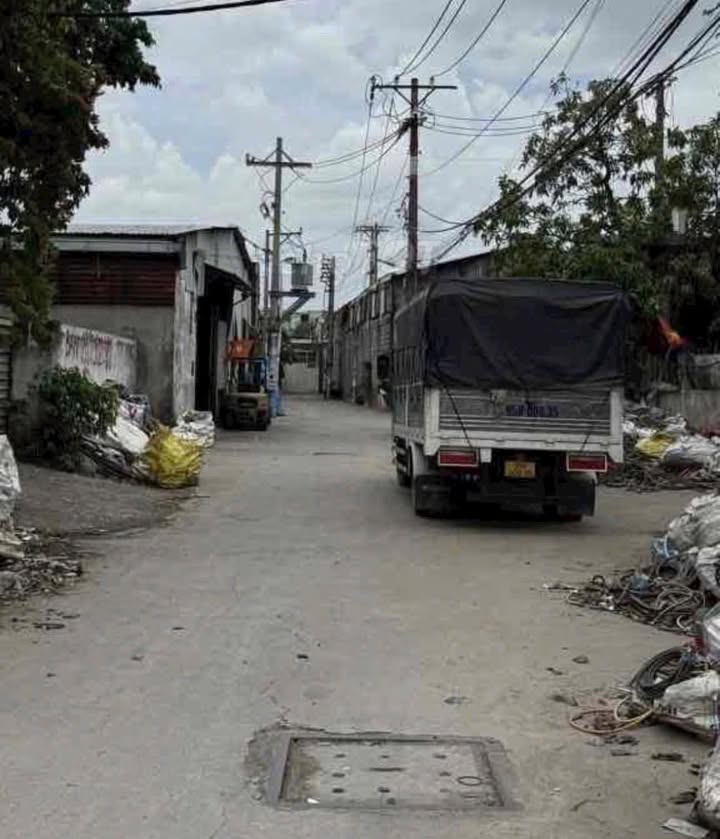 Kho xưởng 871m² tại Bình Chánh giá 16.5 tỷ - Sổ hồng chính chủ, thương lượng ngay!