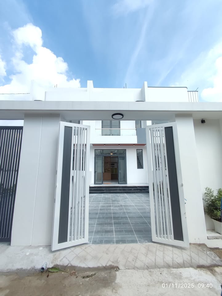 Nhà riêng Xã Mỹ Hạnh 125m² giá 2.25 tỷ - Sổ hồng hoàn công, đúc thật 100%!