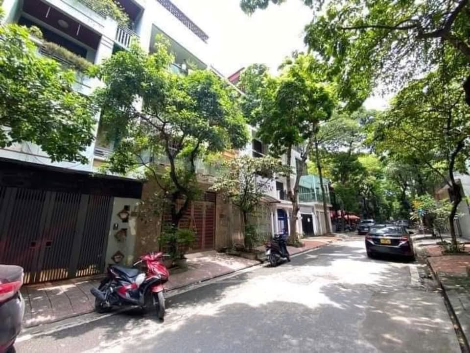 Nhà đẹp phân lô Hoàng Quốc Việt Cầu Giấy 70m² giá 18 tỷ - Sẵn sàng giao dịch ngay!