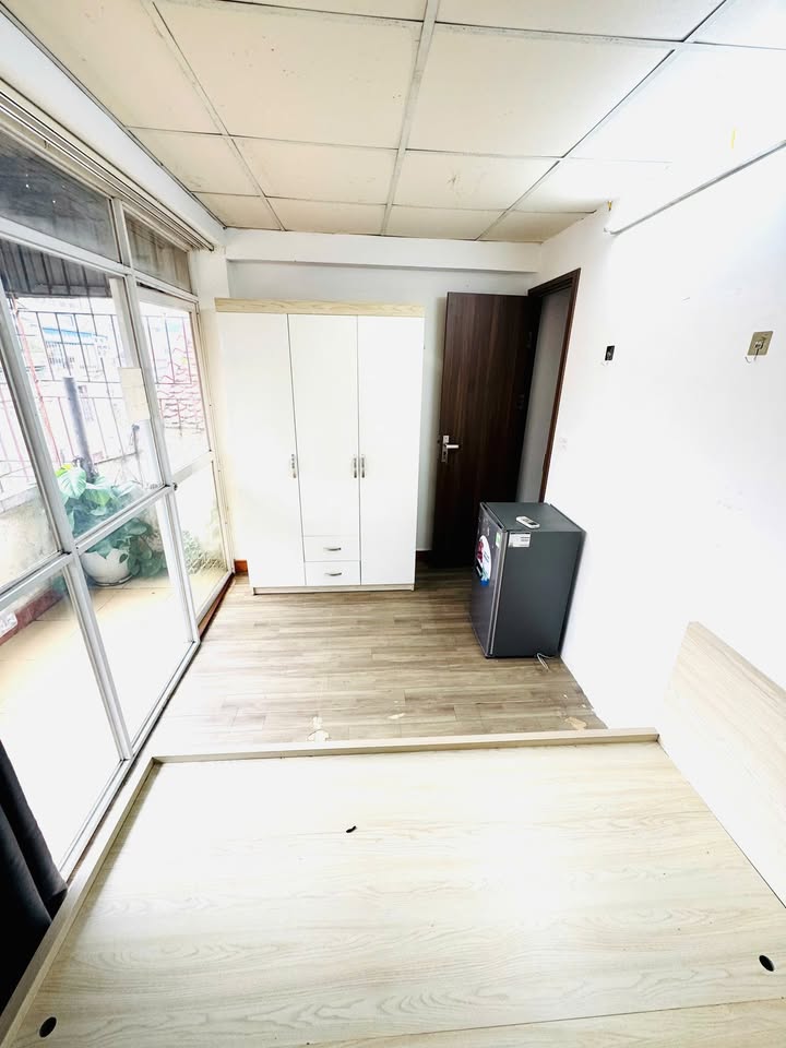 Phòng cho thuê tại 125 Trung Kính, 25m² giá 2.8 triệu - Không gian thoáng đãng, đầy đủ nội thất!