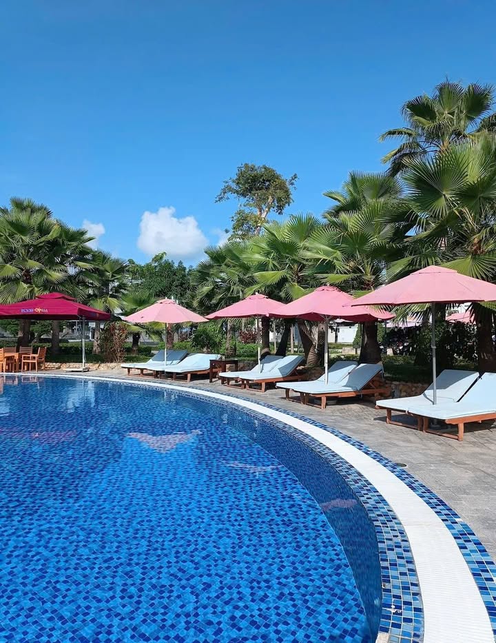 Townhouse The Capella Nha Trang 100m² giá 7.8 tỷ - Thiết kế hiện đại, gần hồ bơi!