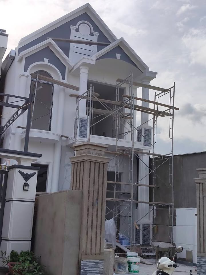 Nhà mái thái mặt tiền Gò Đại, 160m² giá 2.4 tỷ - Tặng nội thất sang trọng!