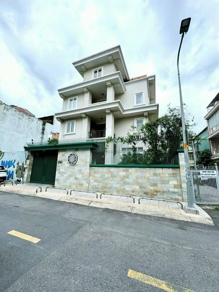 Biệt thự góc 3 mặt tiền Nguyễn Thành Ý, quận 1, diện tích 239m² - Không gian riêng tư giữa trung tâm!