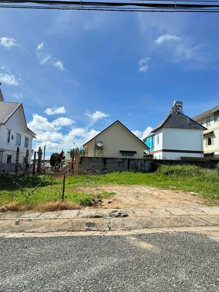 Đất 200m² Trần Anh Tông Đà Lạt - Giá chỉ 13.6 tỷ, sổ đỏ chính chủ!