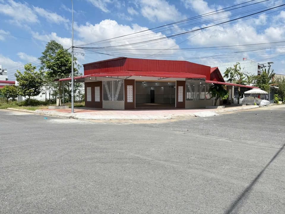 Cho thuê mặt bằng góc 2 mặt tiền đường A4, KDC Tân Phú, Cần Thơ 207m² giá 18 triệu/tháng - Tiềm năng phát triển lớn!