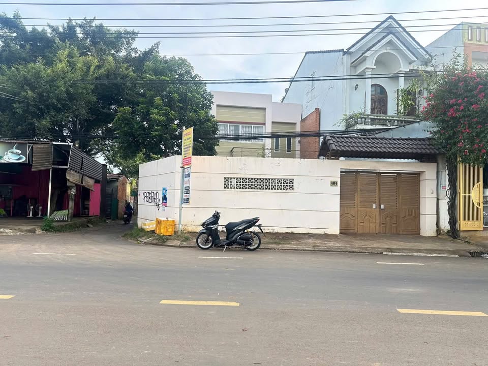 Bán lô góc 2 mặt tiền kinh doanh đường Hùng Vương, Buôn Ma Thuột - Giá chỉ từ 2.39 tỷ!