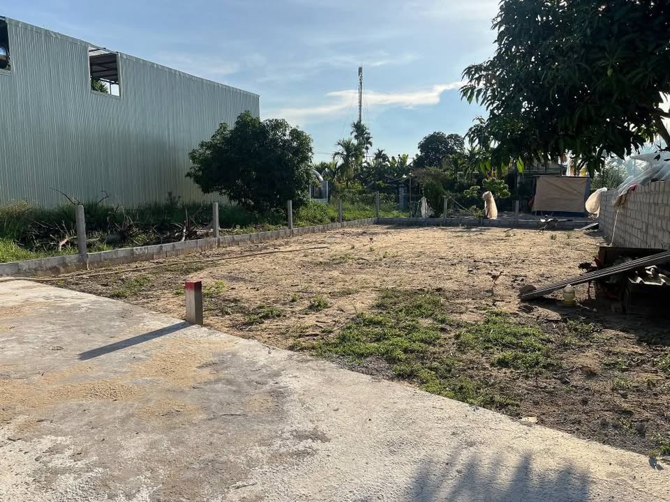 Đất nền Trương Quang Trọng, Quảng Ngãi 105m² giá chỉ 4xx triệu - Nằm cách đường chính 30m!