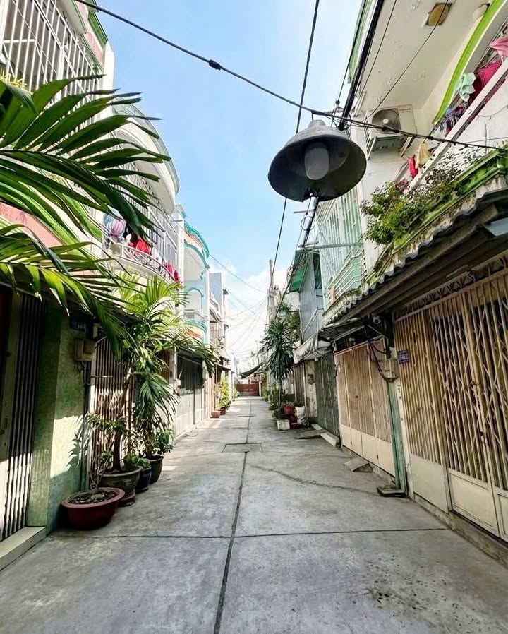 Nhà hẻm ô tô Bình Tân 27m² giá 2.99 tỷ - Tiềm năng sinh lời cao!