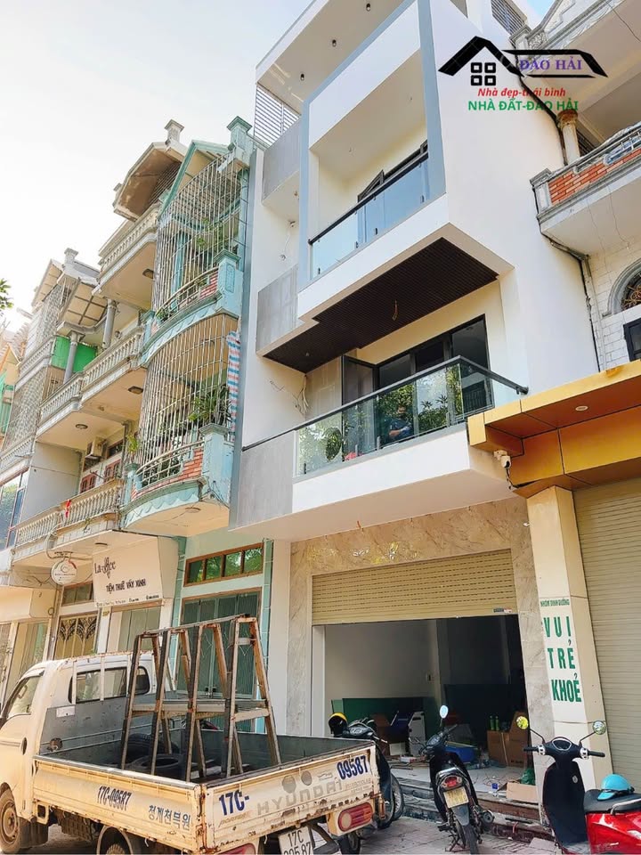 Nhà 4 tầng mặt đường Đề Thám, TP. Thái Bình 53m² giá 6 tỷ - Vị trí kinh doanh sầm uất!