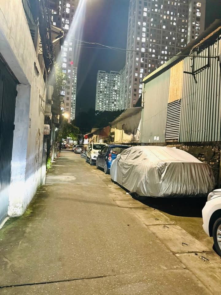 Nhà riêng 4 tầng tại Tân Xuân, 50m² giá 5.85 tỷ - Tiện ích đầy đủ, vào ở ngay!