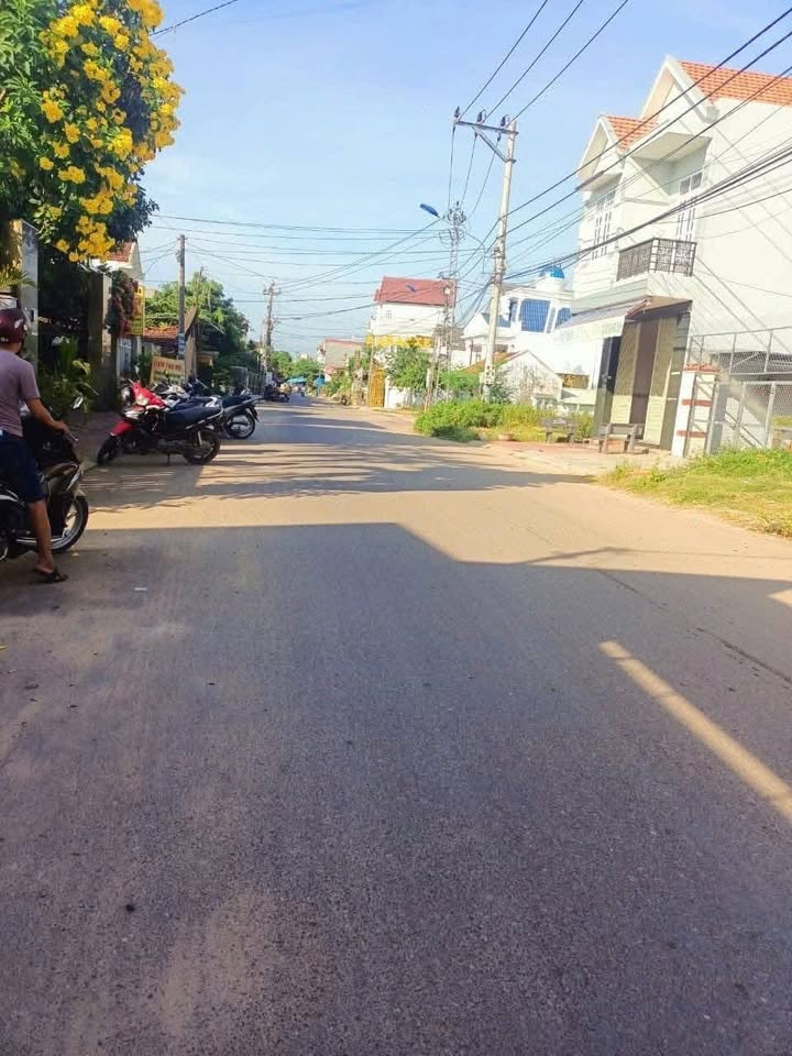 Đất mặt tiền đường Nguyễn Lữ, Đập Đá, An Nhơn 100m² giá chỉ 1.3 tỷ - Cơ hội đầu tư hấp dẫn!
