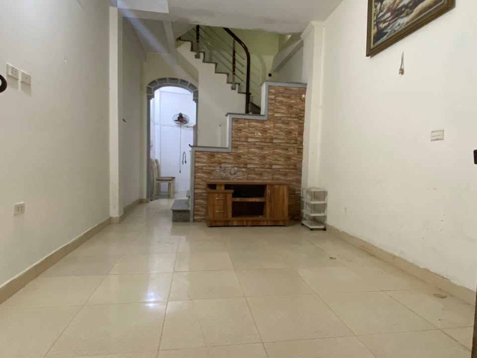 Nhà cho thuê 3 tầng phố Yên Lộ 5 triệu - Phù hợp gia đình