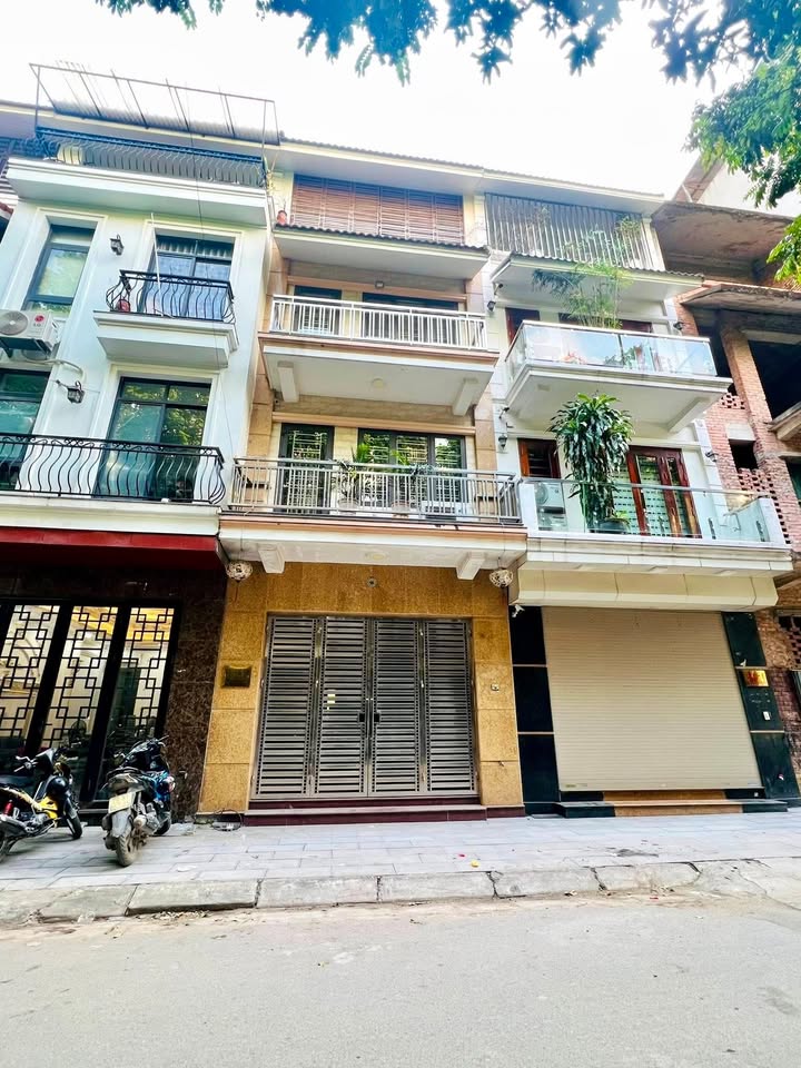 Nhà phố Nghĩa Đô 68m² giá 36.5 tỷ - Vỉa hè kinh doanh, ô tô tránh nhau!