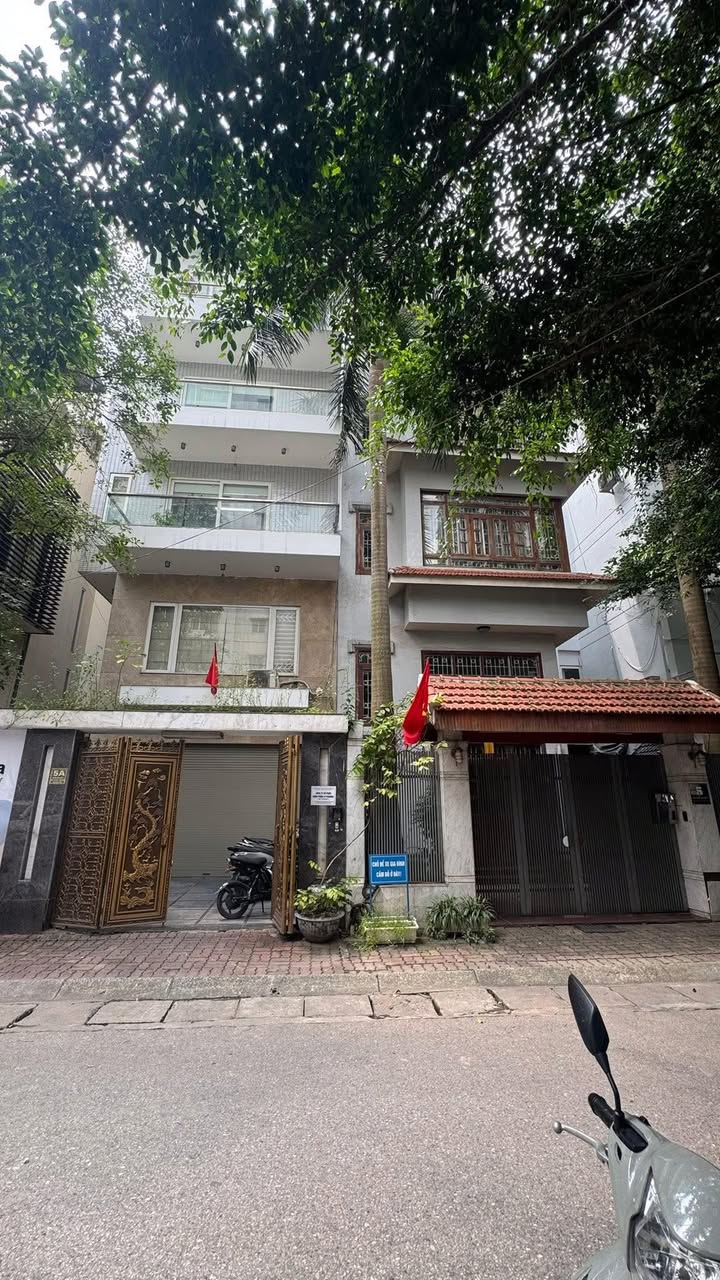 Nhà mặt phố Vũ Phạm Hàm Cầu Giấy 110m² giá 57 tỷ - Đầu tư kinh doanh ô tô thuận lợi!