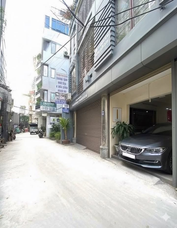 Bán FrontHouse Thái Hà 207m² - 5 Tầng - Mặt Tiền 9.3m - Kinh Doanh Đỉnh Cao - Giá 55.89 Tỷ