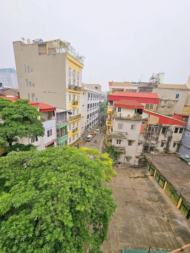 Nhà phố Đội Cấn, Ba Đình 28m² giá chỉ 8.2 tỷ - Siêu vị trí gần Lăng Bác!