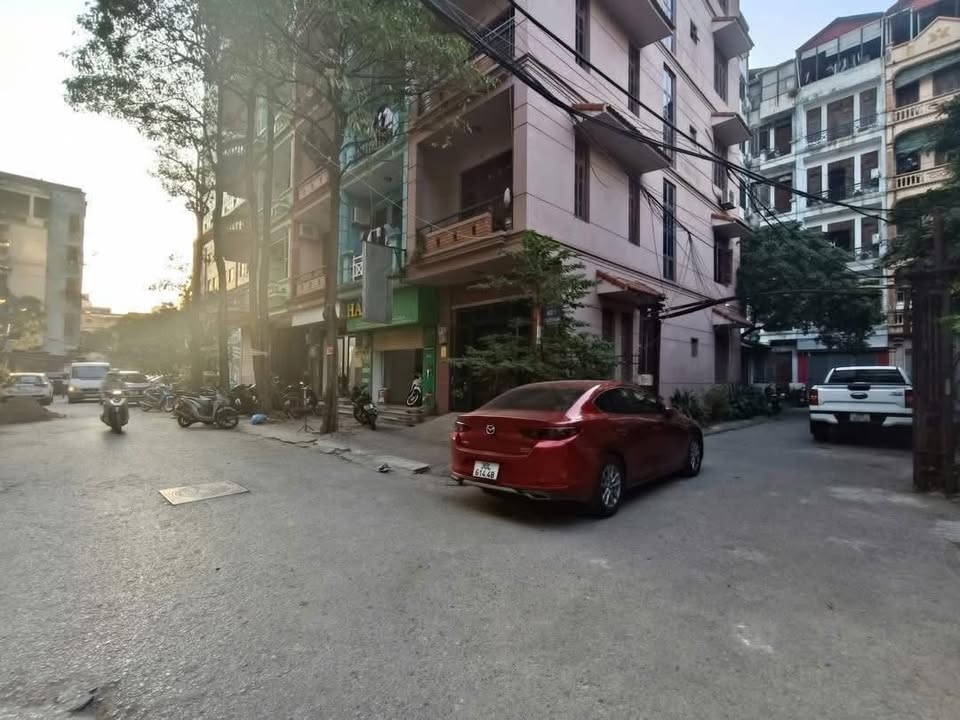 FrontHouse Cầu Giấy 75m² giá 32 tỷ - Lô góc kinh doanh sầm uất!