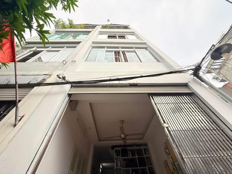 Nhà 4 tầng Trần Cung 40m² giá 9.4 tỷ - Đầu tư sinh lời tốt!