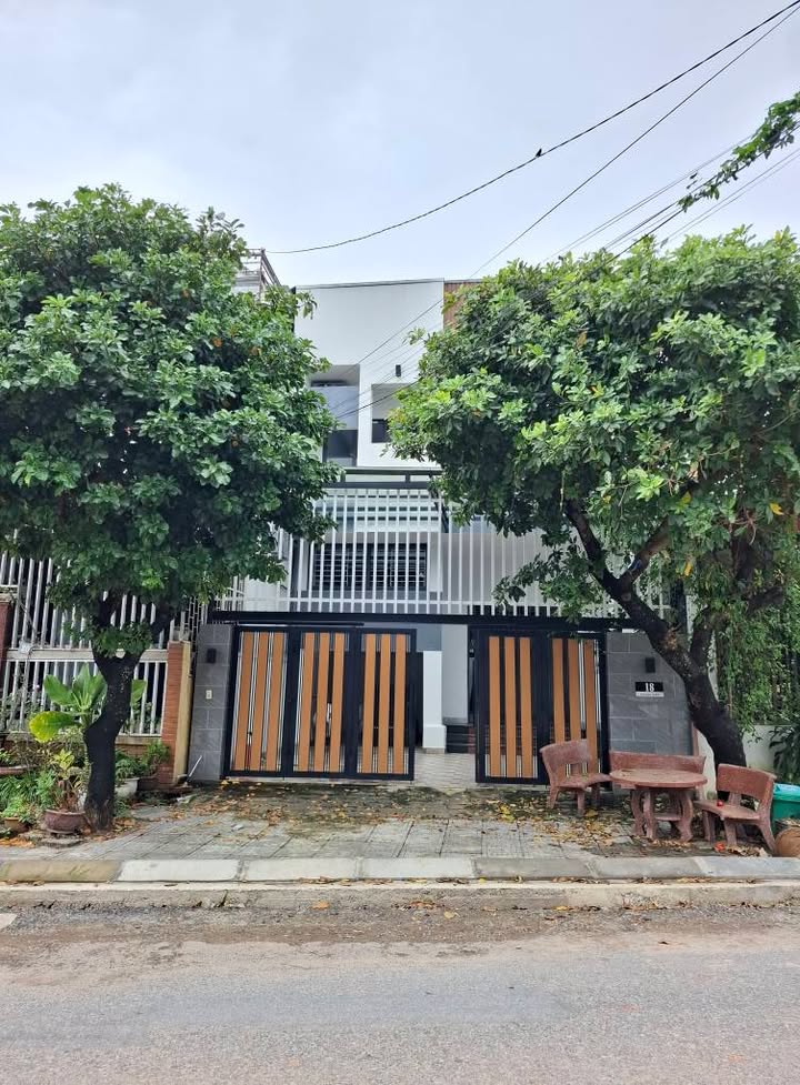 Nhà đẹp mặt tiền đường Hoàng Sâm, phường Đồng Thuận, 163m² chỉ 4 tỷ - Cơ hội đầu tư tuyệt vời!