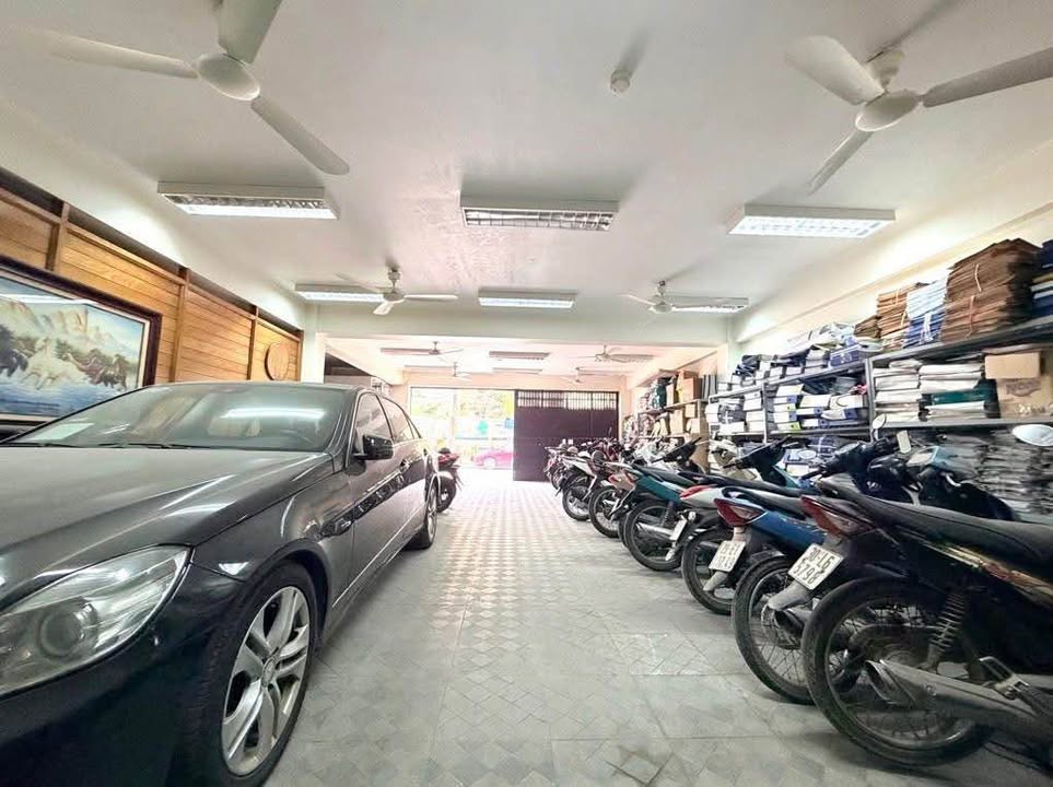 Nhà phố Nguyên Hồng Đống Đa 70m² giá thỏa thuận - Kinh doanh đỉnh cao với thang máy!