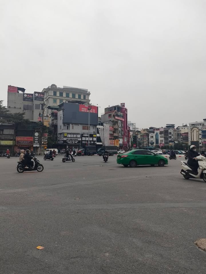 Nhà mặt phố La Thành, Đống Đa 45m² giá chỉ 18.98 tỷ - Đầu tư sinh lời bền vững!