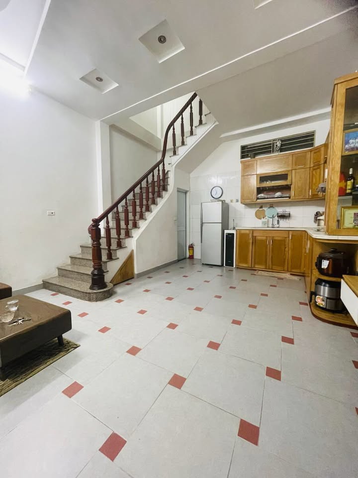 Nhà 5 tầng ngõ 63 Trần Quốc Vượng, Cầu Giấy 42.5m² - Giá chỉ 8.8 tỷ VND!