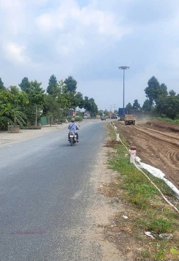 Kho xưởng mặt tiền đường D5 Bến Tre 3100m² giá 37.2 tỷ - Đầu tư sinh lời ngay!