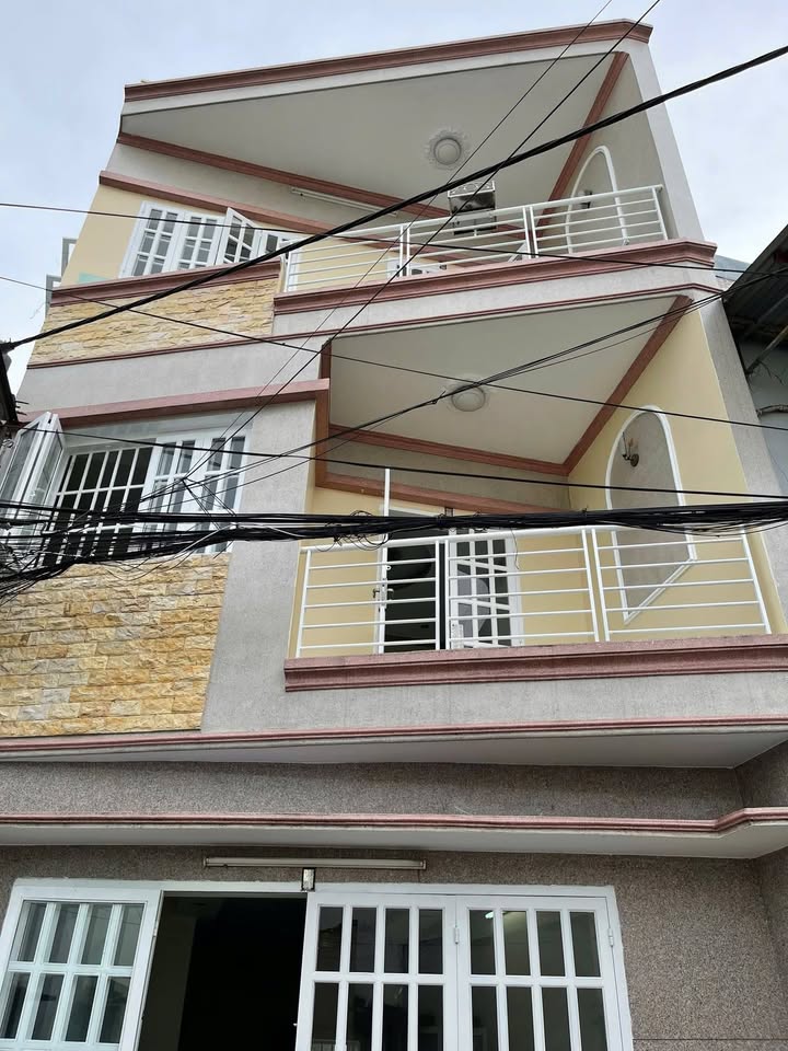 Nhà 1 Trệt 2 Lầu Góc 3 Mặt Tiền Phường Trung Dũng 52m² giá 3.6 tỷ - Sổ hồng riêng, thổ cư 100%!