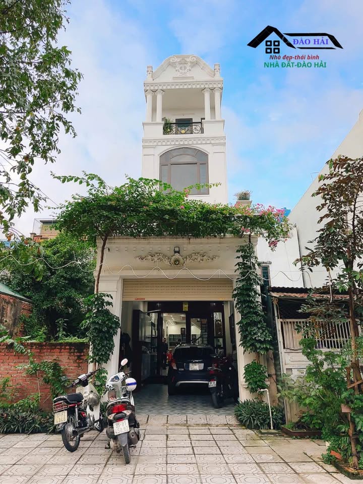 Nhà 3 tầng Kỳ Bá Thái Bình, 62m² giá 5 tỷ - Ô tô để trong nhà!