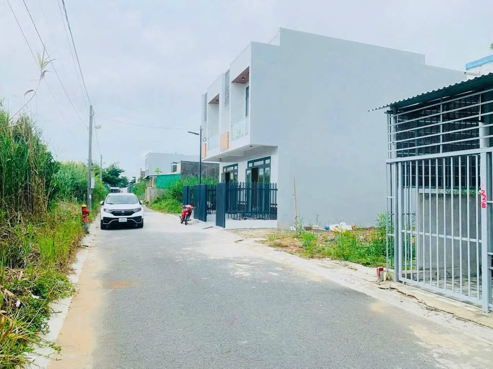 Nhà 2 tầng Tân Hạnh, Vĩnh Long 93m² giá 2.2 tỷ - Sổ hồng chính chủ, ô tô vào tận nhà!