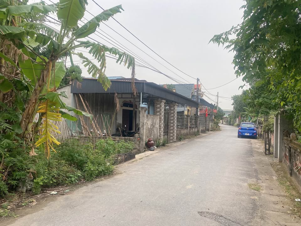 Đất nền Dân Chủ Hưng Hà 100m² giá 1.1 tỷ - Khu dân cư đông đúc!