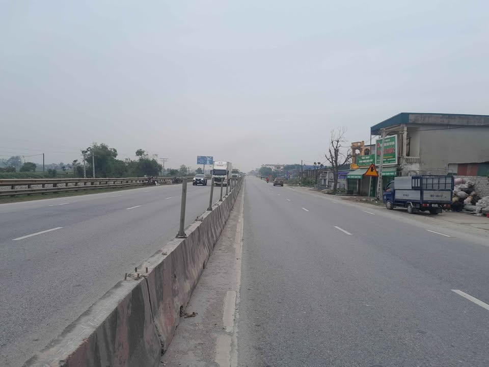 Bán nhà 5 tầng mặt Quốc lộ 1A, xã Hoằng Quý, 280m² - Kinh doanh sầm uất!