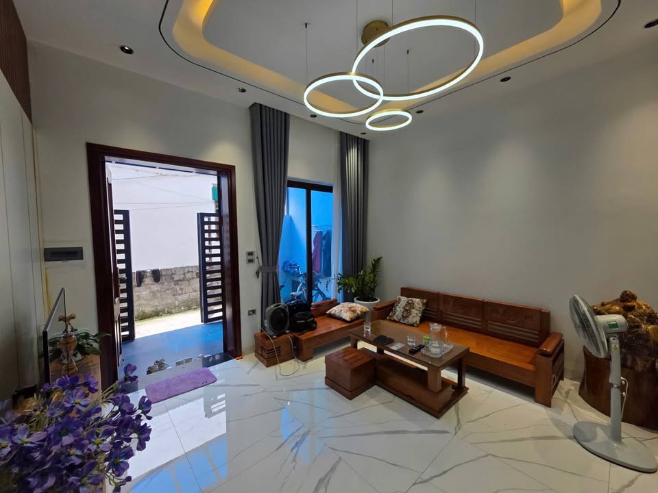 Nhà 2 tầng Phú Sơn 80m² giá 2.1 tỷ - Nội thất đầy đủ, sẵn sàng ở ngay!