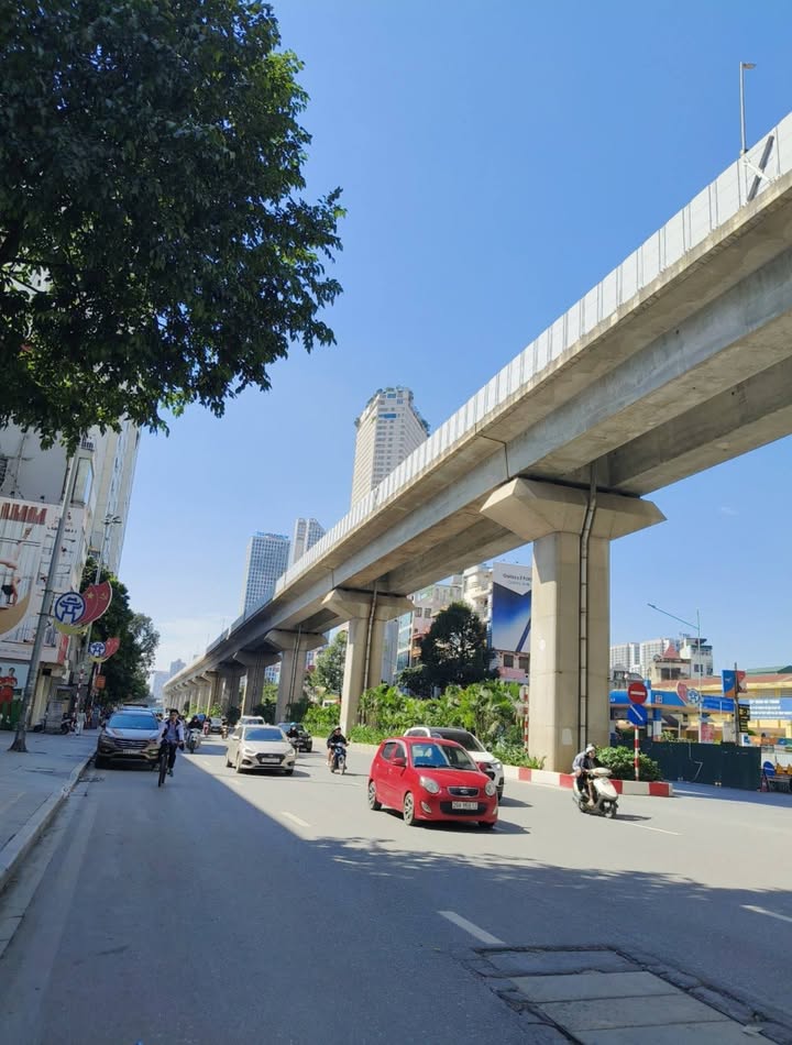 Bán gấp bất động sản Mộ Lao Hà Đông 35m² - Tiện ích phong phú, gần tàu điện!