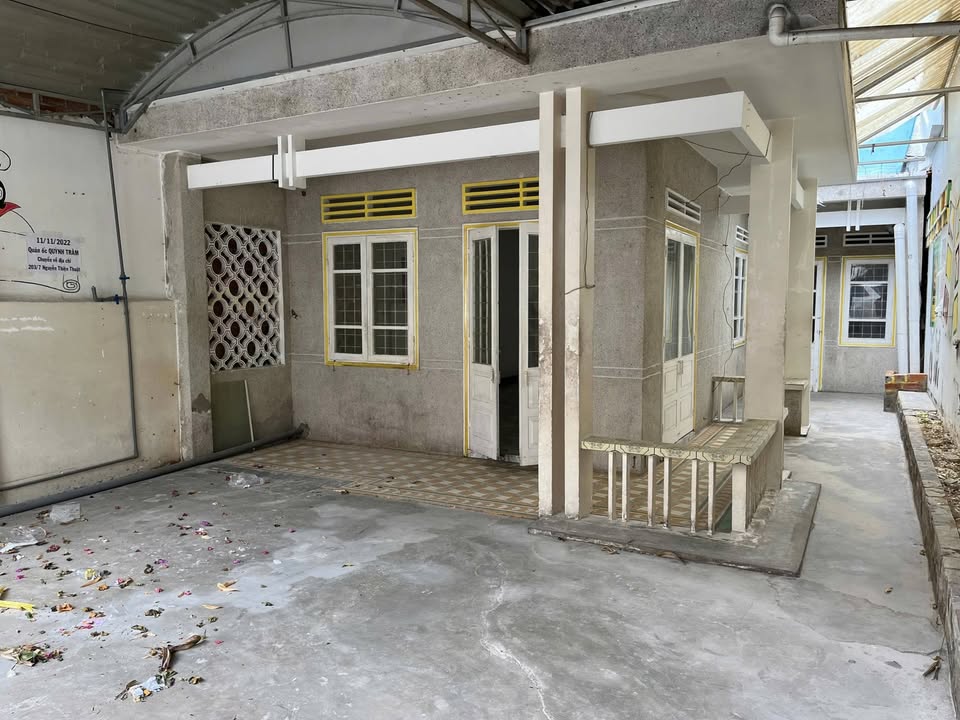 Nhà mặt tiền đường Lam Sơn, Nha Trang 120m² giá 18 triệu - Thích hợp mở quán cafe!