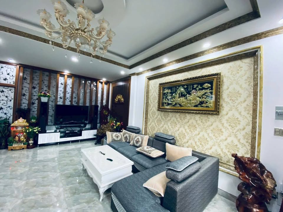 Nhà bán Mạc Đỉnh Chi Đà Lạt 84m² giá 7.3 tỷ - Vị trí trung tâm, phong thủy tốt!