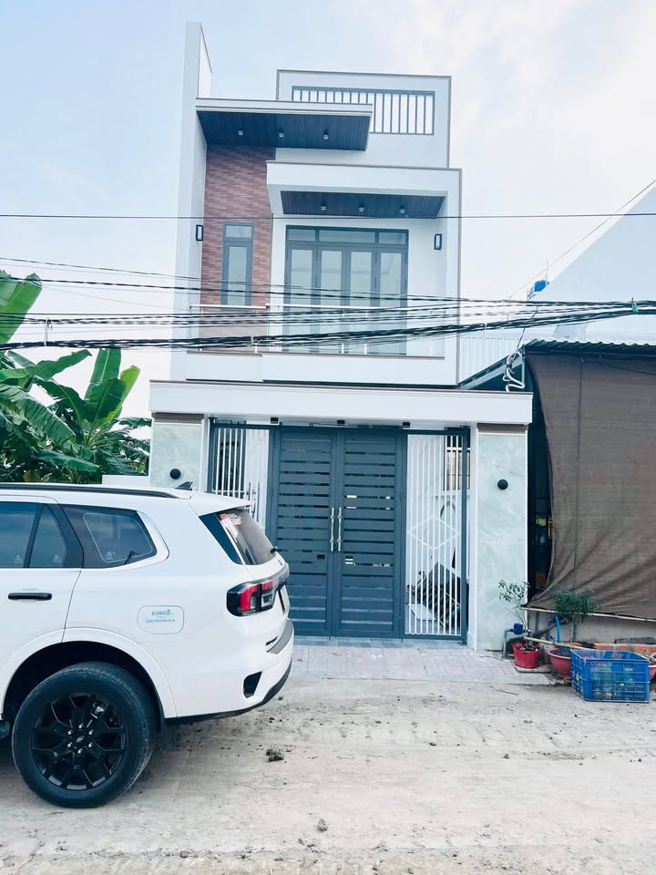 Nhà 2 tầng Ấp 3, xã Lương Hòa 100m² giá 2.95 tỷ - Thiết kế hiện đại, sẵn nội thất!