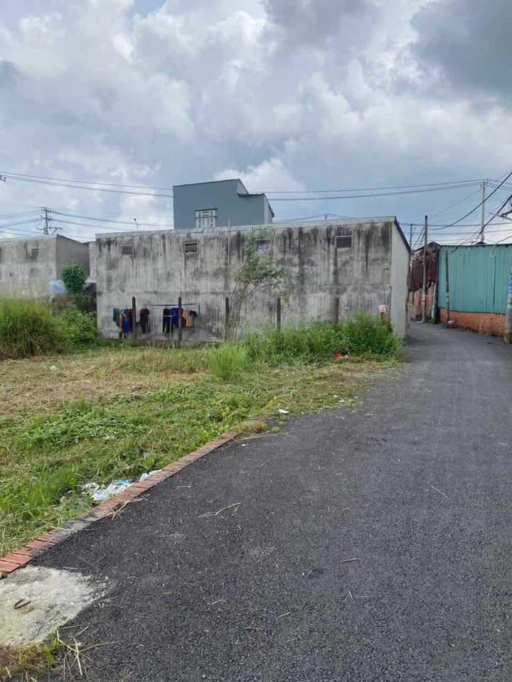 Lô đất Tân Nhựt, Bình Chánh 100m² giá 3.5 tỷ - Đường nhựa 5m thuận tiện