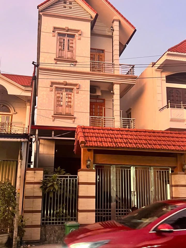 Nhà cho thuê 3 tầng Lâm Động 3 phòng ngủ - Full nội thất, gần KCN Nam Cầu Kiền