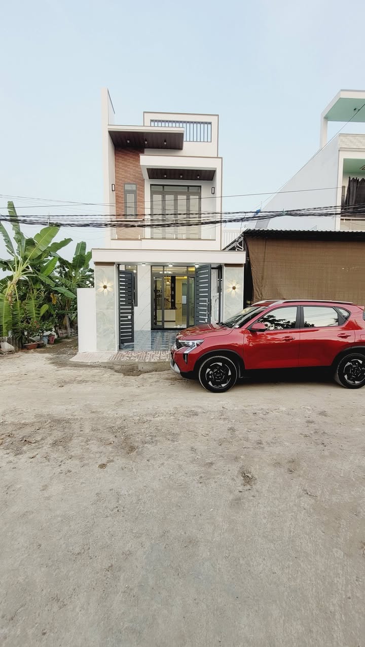 Nhà 1 trệt 1 lầu tại Tân Bửu, Bến Lức 100m² giá 2.95 tỷ - Thiết kế hiện đại, nội thất đầy đủ!