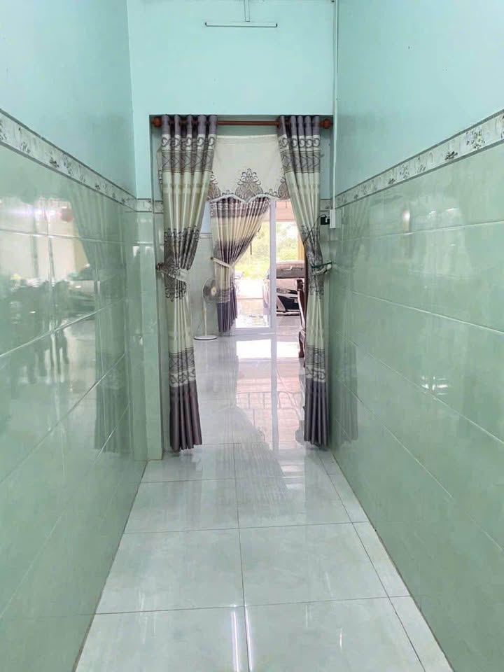 Nhà bán Gò Dầu Tây Ninh 210m² giá 1.8 tỷ - Sân đỗ ô tô rộng rãi!