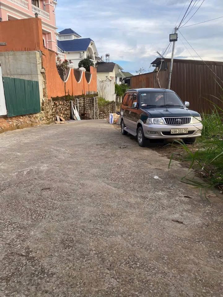 Đất nền 150m² phường 4 Đà Lạt giá 1 tỷ - Sổ đỏ chính chủ, mặt tiền rộng 10m!